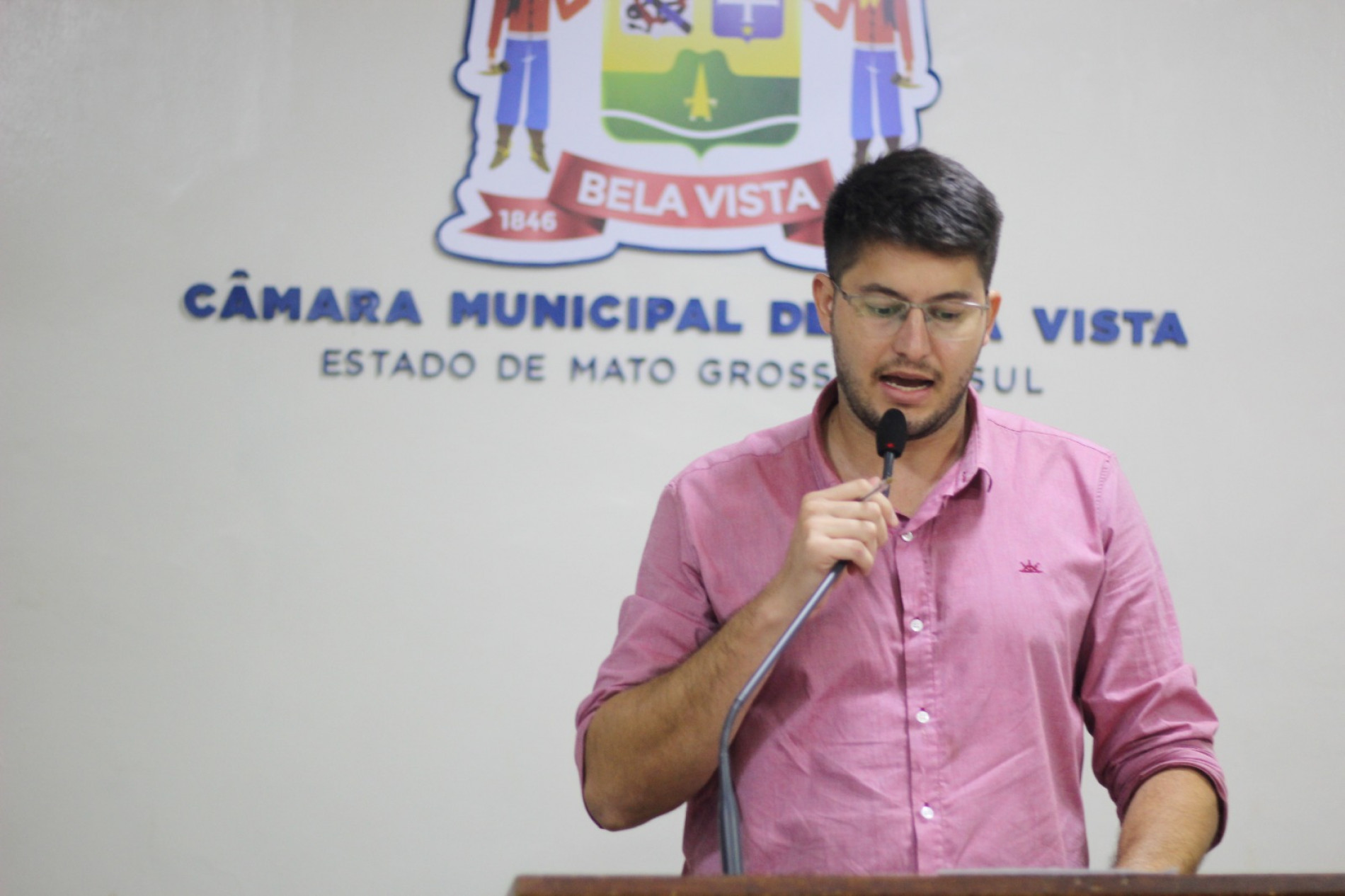 Vinicius Godoy solicita melhorias em ilumina&ccedil;&atilde;o p&uacute;blica na linha internacional e gradagem no Cativi