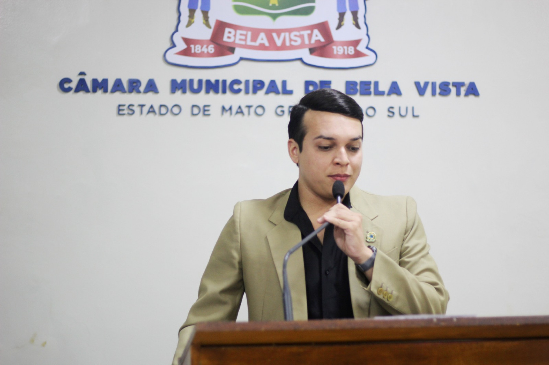 Vereador Mathaus cobra plotagem em ve&iacute;culos oficiais e solu&ccedil;&atilde;o para transporte universit&aacute;rio