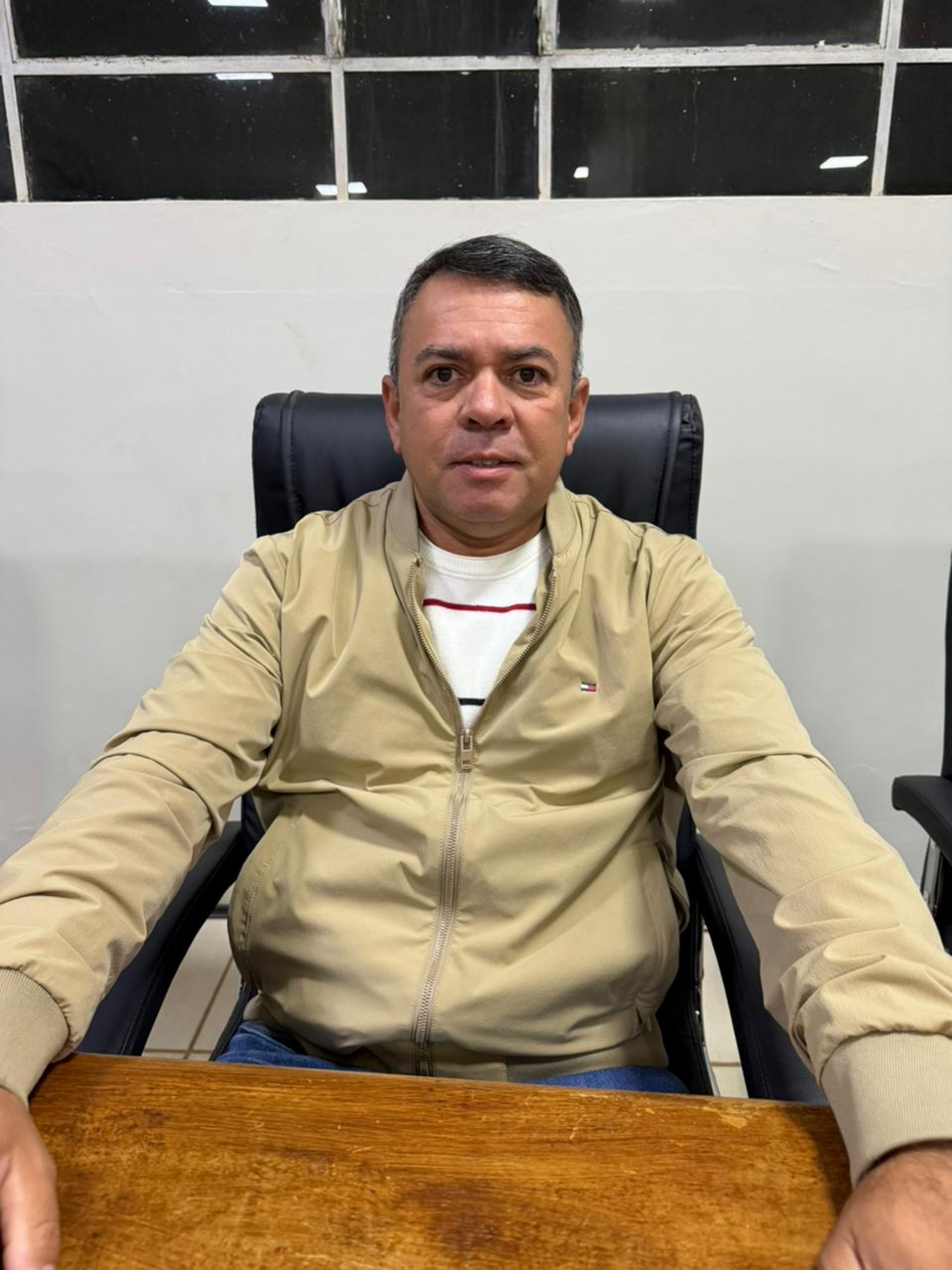 Geferson Vieira solicita conserto de bueiros no bairro Serradinho