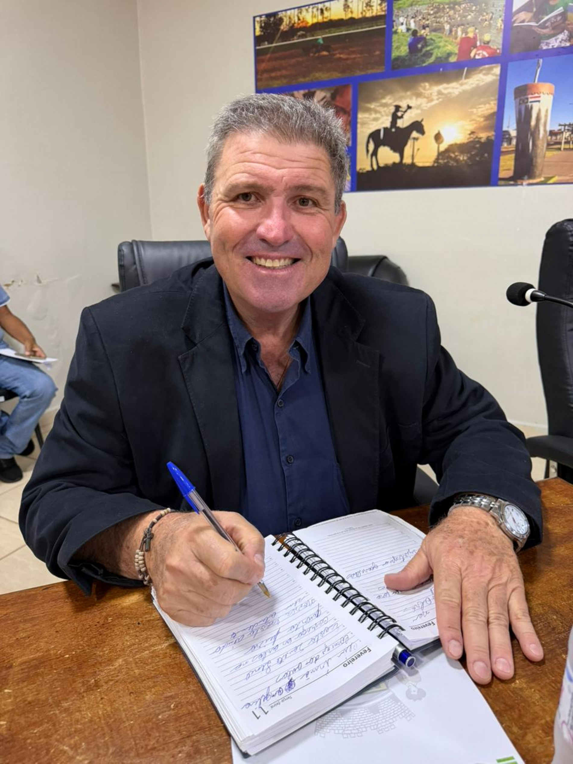 Xande solicita ro&ccedil;ada e limpeza na Rua Volunt&aacute;rios da P&aacute;tria