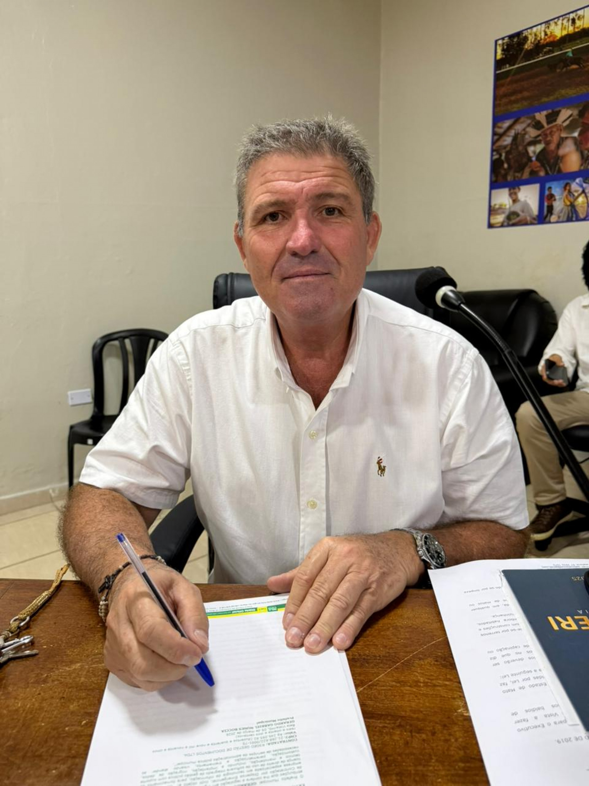 Vereador Xande solicita tapa-buracos, reparo em estradas rurais e devolu&ccedil;&atilde;o de bomba de trator